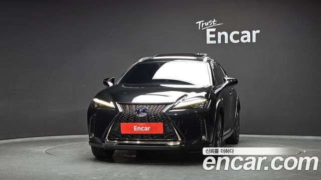 Lexus UX 2.0 F-Sport 2WD — пробег 68 728 км — фото 3 из 5
