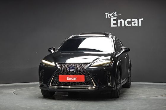 Lexus UX 2.0 F-Sport 2WD — пробег 68 728 км — фото 3 из 5