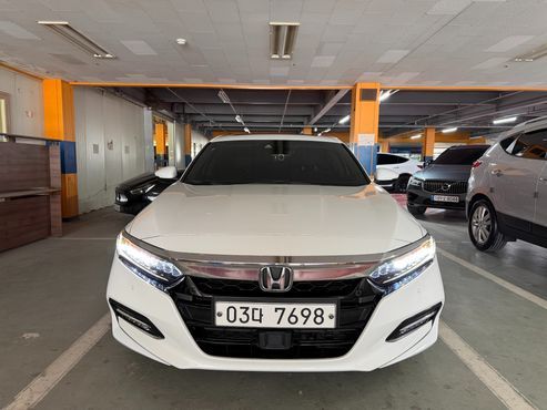 Honda Accord 2.0 Hybrid Touring — пробег 133 000 км — фото 1 из 5