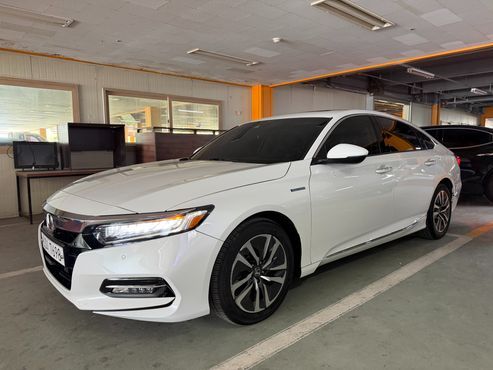 Honda Accord 2.0 Hybrid Touring — пробег 133 000 км — фото 3 из 5