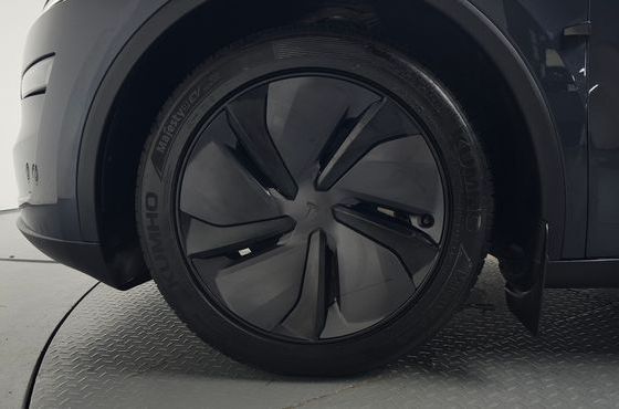Tesla Model Y Long Range AWD — пробег 12 530 км — фото 5 из 5