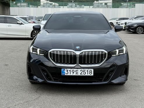 BMW 5-Series 530i xDrive M Sport — пробег 4 100 км — фото 2 из 5