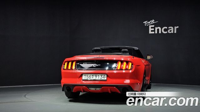 Ford Mustang Convertible — пробег 64 602 км — фото 4 из 5