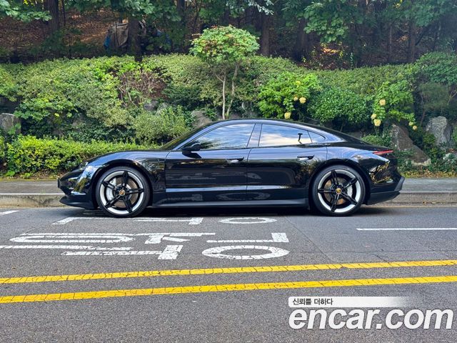 Porsche Taycan Base — пробег 22 300 км — фото 3 из 5