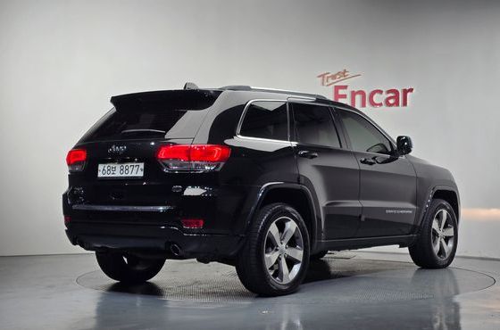Jeep Cherokee 3.0 Diesel Overland WK2 — пробег 128 749 км — фото 2 из 5