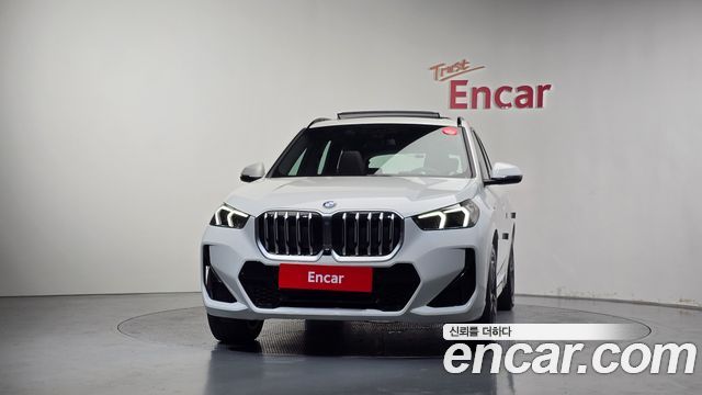 BMW X1 xDrive 20i M Sport — пробег 8 562 км — фото 3 из 5