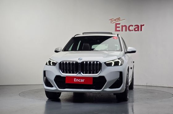 BMW X1 xDrive 20i M Sport — пробег 8 562 км — фото 3 из 5