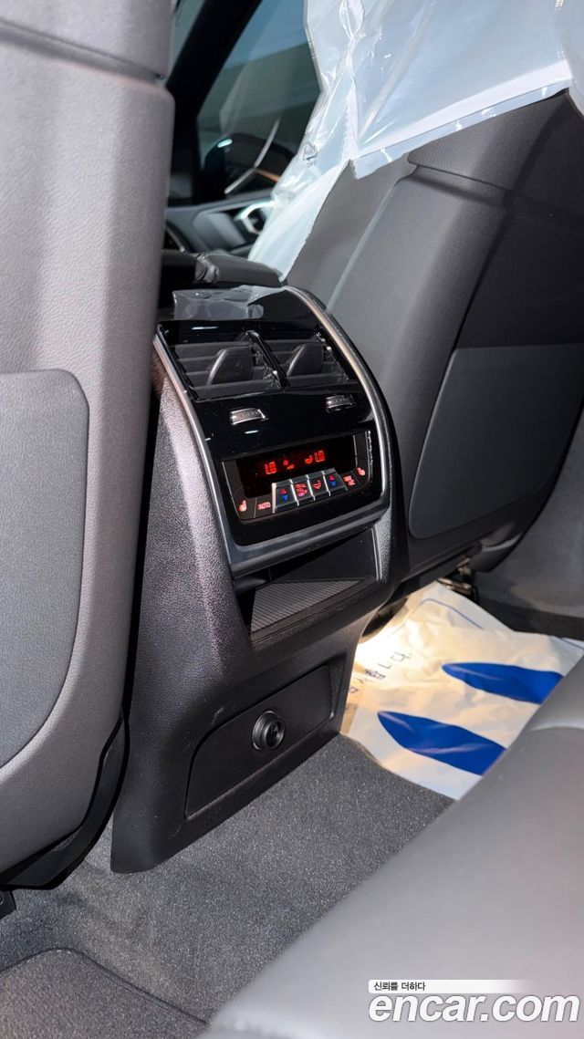 BMW X6 xDrive40i M Sport — пробег 20 км — фото 4 из 5