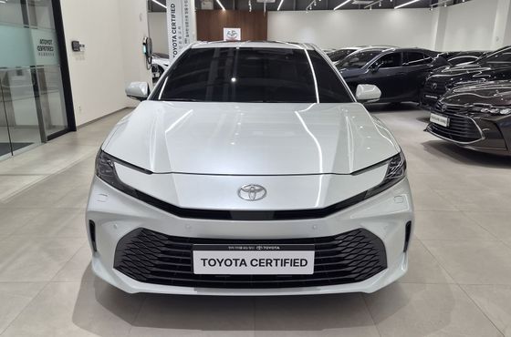 Toyota Camry 2.5 XLE Hybrid — пробег 6 025 км — фото 3 из 5