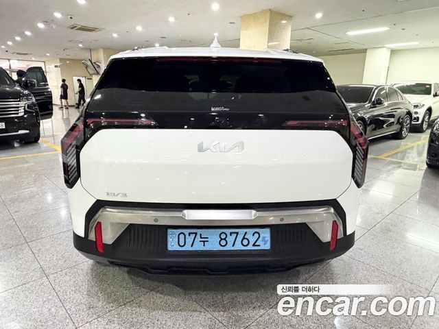 Kia EV3 Long Range 2WD Earth — пробег 6 748 км — фото 4 из 5
