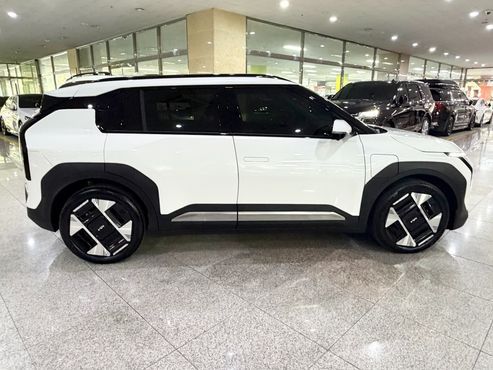 Kia EV3 Long Range 2WD Earth — пробег 6 748 км — фото 5 из 5