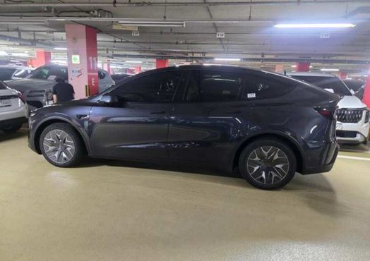 Tesla Model Y L Long Range AWD — пробег 1 км — фото 2 из 5