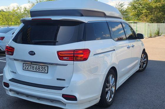 Kia Carnival 9-Seater Hi-Limousine Noblesse Special — пробег 113 000 км — фото 3 из 5