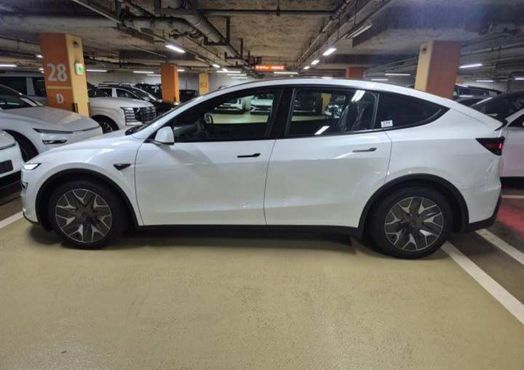 Tesla Model Y L Long Range AWD — пробег 1 км — фото 5 из 5