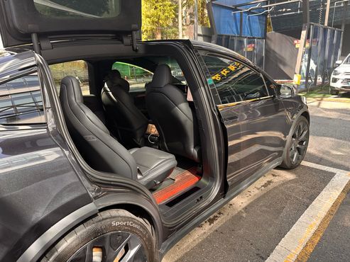 Tesla Model X Plaid — пробег 10 000 км — фото 4 из 5