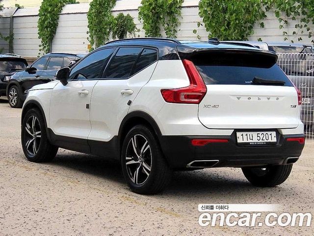 Volvo XC40 T4 R-Design — пробег 79 681 км — фото 2 из 5