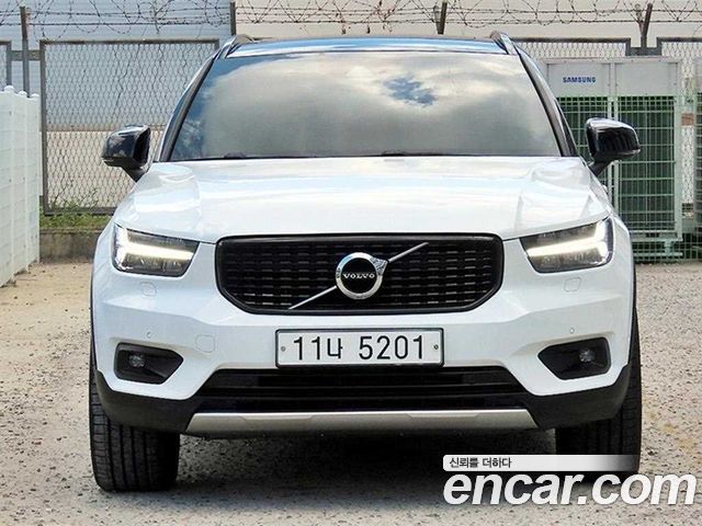 Volvo XC40 T4 R-Design — пробег 79 681 км — фото 3 из 5