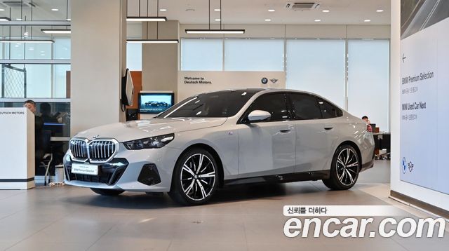 BMW 5-Series 530i xDrive M Sport — пробег 49 151 км — фото 1 из 5