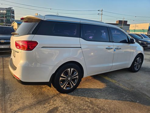 Kia Carnival 11-Seater Prestige — пробег 85 897 км — фото 3 из 5