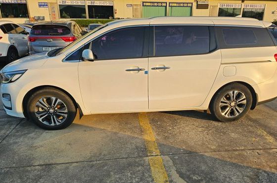 Kia Carnival 11-Seater Prestige — пробег 85 897 км — фото 4 из 5