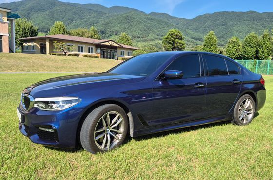 BMW 5-Series 530i M Sport Package — пробег 77 600 км — фото 1 из 5