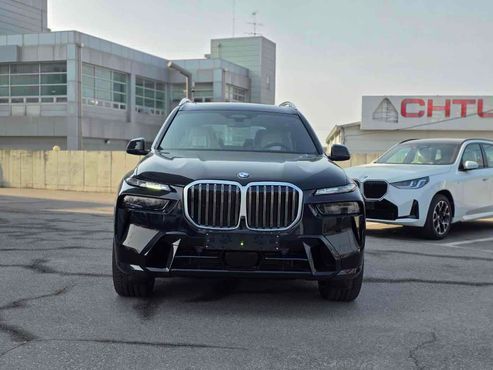 BMW X7 xDrive 40d Design Pure Excellence 6-Seater — пробег 5 000 км — фото 3 из 5
