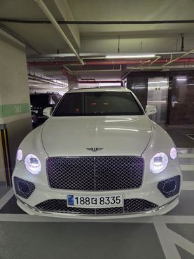 Bentley Bentayga 4.0 V8 — пробег 11 000 км — фото 1 из 5