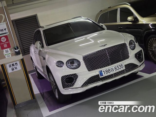 Bentley Bentayga 4.0 V8 — пробег 11 000 км — фото 4 из 5
