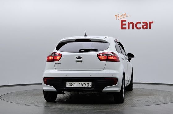Kia pride 5DR 1.6 GDI Luxury — пробег 70 083 км — фото 4 из 5