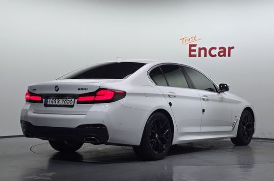 BMW 5-Series 530i xDrive M Sport Package — пробег 61 338 км — фото 2 из 5