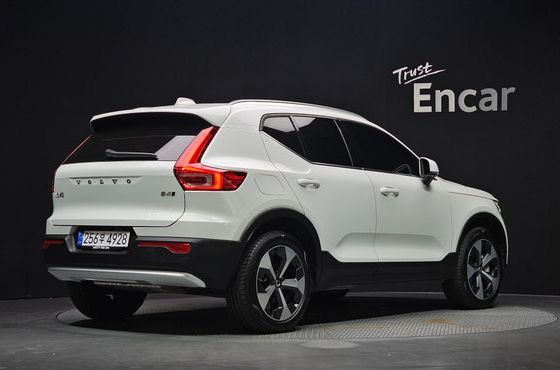 Volvo XC40 B4 Ultra Bright — пробег 8 668 км — фото 2 из 5
