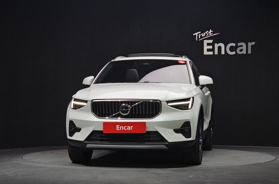 Volvo XC40 B4 Ultra Bright — пробег 8 668 км — фото 3 из 5