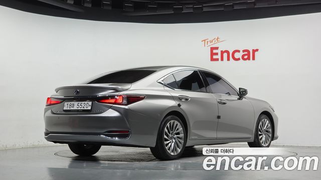 Lexus ES Luxury Plus — пробег 73 597 км — фото 2 из 5