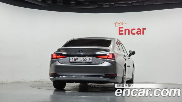 Lexus ES Luxury Plus — пробег 73 597 км — фото 4 из 5