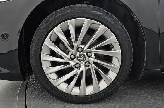 Lexus ES Luxury Plus — пробег 83 057 км — фото 5 из 5