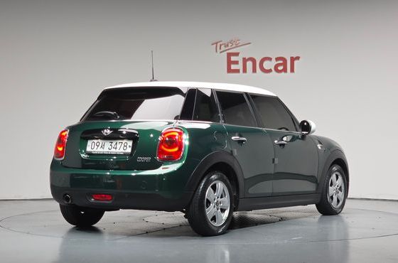Mini Cooper 5Door Standard 3rd — пробег 41 569 км — фото 2 из 5
