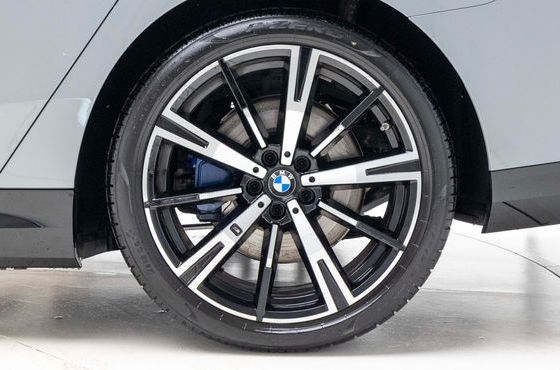 BMW 5-Series 530e M Sport — пробег 4 826 км — фото 5 из 5