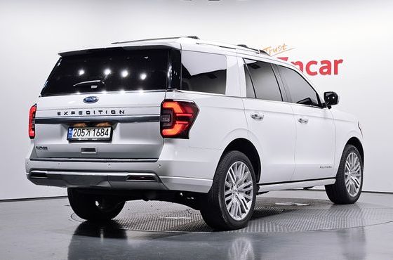 Ford Expedition Platinum 4WD 7Seater — пробег 37 992 км — фото 2 из 5