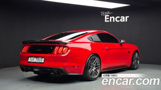 Ford Mustang GT Coupe — пробег 68 071 км — фото 2 из 5