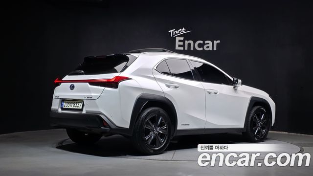Lexus UX 2.0 2WD — пробег 73 602 км — фото 2 из 5