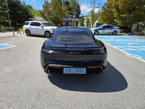 Porsche Taycan 4S — пробег 23 500 км — фото 4 из 5