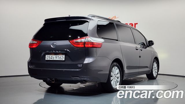 Toyota Sienna 3.5 AWD — пробег 71 587 км — фото 2 из 5