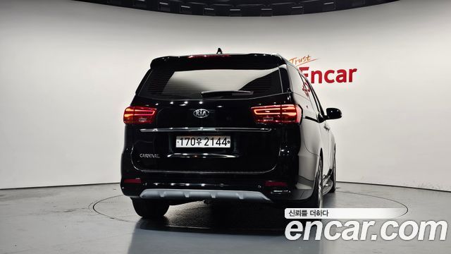 Kia Carnival из Кореи Encar