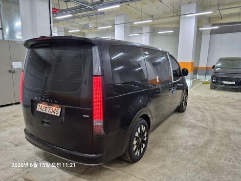 Hyundai Staria Lounge 9-Seater Prestige — пробег 32 км — фото 2 из 5