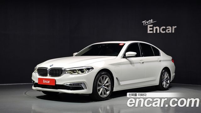 BMW 5-Series 530e Luxury — пробег 64 366 км — фото 1 из 5