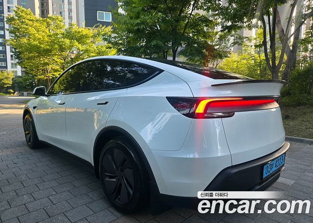 Tesla Model Y RWD — пробег 36 308 км — фото 4 из 5