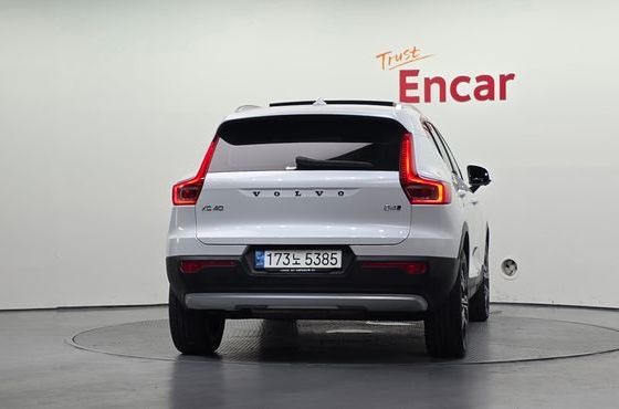 Volvo XC40 B4 Inscription — пробег 61 658 км — фото 4 из 5