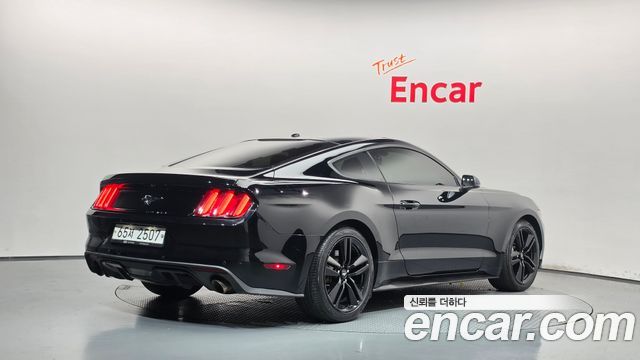 Ford Mustang Coupe — пробег 86 408 км — фото 2 из 5