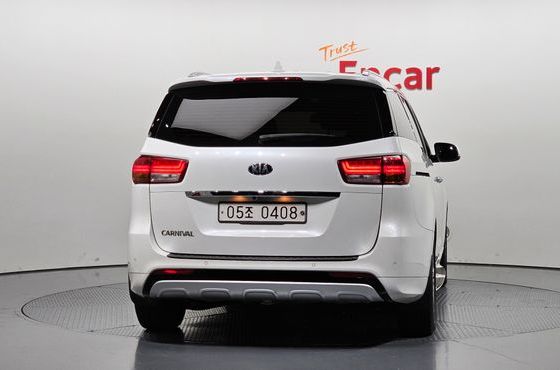 Kia Carnival 9-seater Prestige — пробег 92 610 км — фото 4 из 5