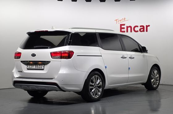 Kia Carnival 9-seater Prestige — пробег 210 242 км — фото 2 из 5